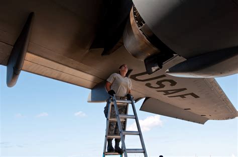 AIRLIFT/SPECIAL MISSION AIRCRAFT MAINTENANCE